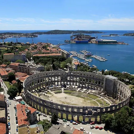 Apartment With Wifi - 17913 Pula