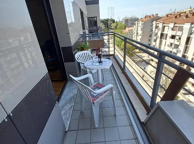 With Wifi - 17913 Apartment